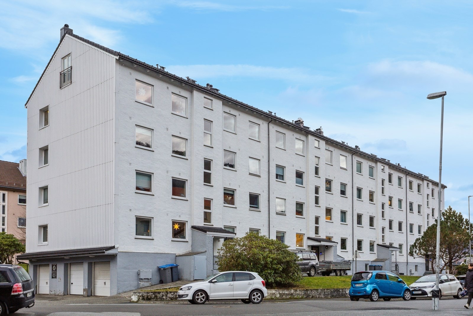 Denne 3-roms andelleiligheten ligger i et veletablert borettslag på Landås, med kort avstand til bybane og gode servicetilbud Galleribilde