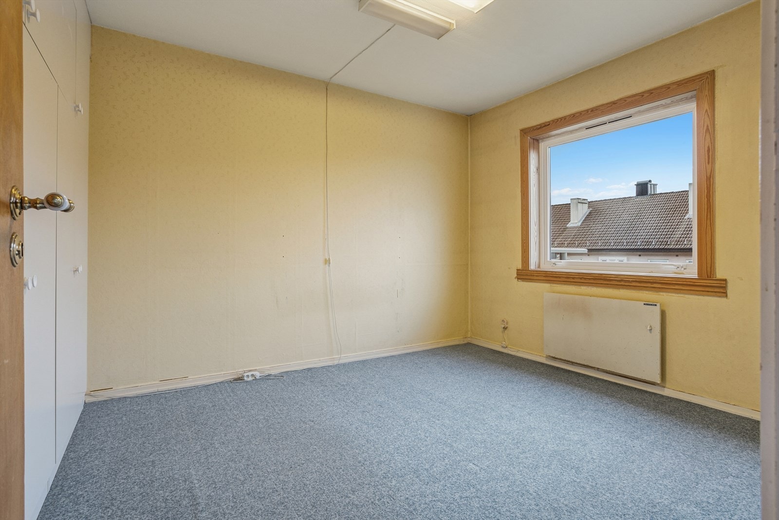 Boligen har to romslige soverom på ca. 12,9 m² og ca. 12,6 m² Galleribilde