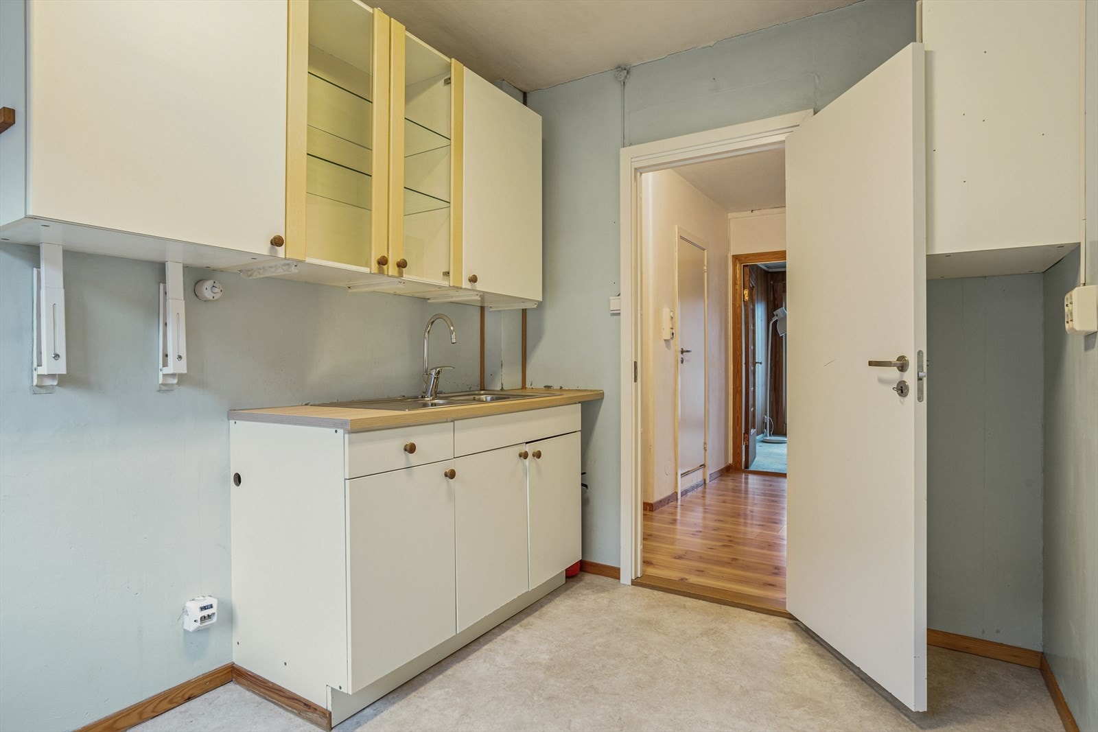 Kjøkkenet er på ca. 7,4 m² og har adkomst fra gangen Galleribilde