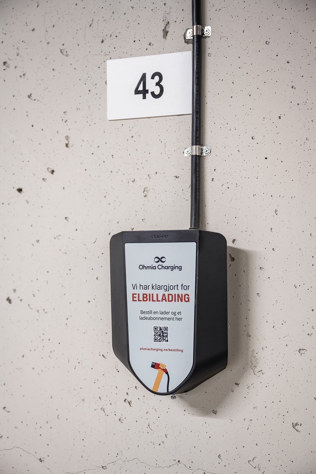 Borettslaget har kollektiv avtale med Aneo Mobility, hvor du kan tegne strømabonnement som passer dine ladebehov. Galleribilde