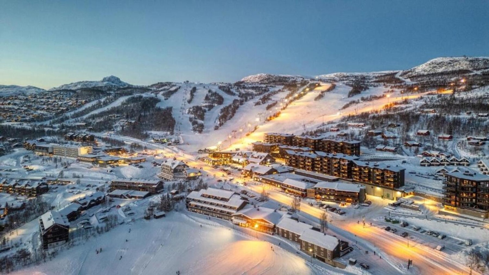 Beitostølen skisenter ligger i gangavstand fra leiligheten og har varierte familiebakker tilrettelagt for snøbrett, telemarkskjøring, alpint og airboard. Galleribilde