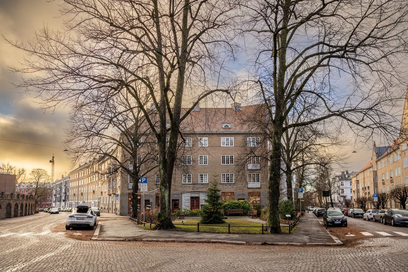 Idyllisk beliggenhet i en rolig gate Galleribilde