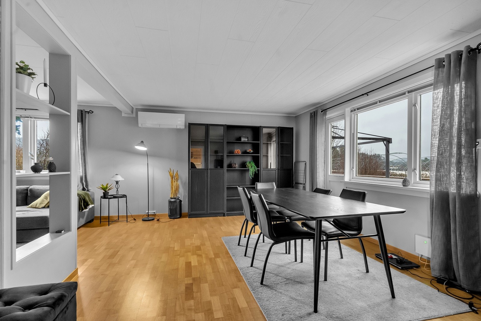 Utgang til terrasse fra stue Galleribilde