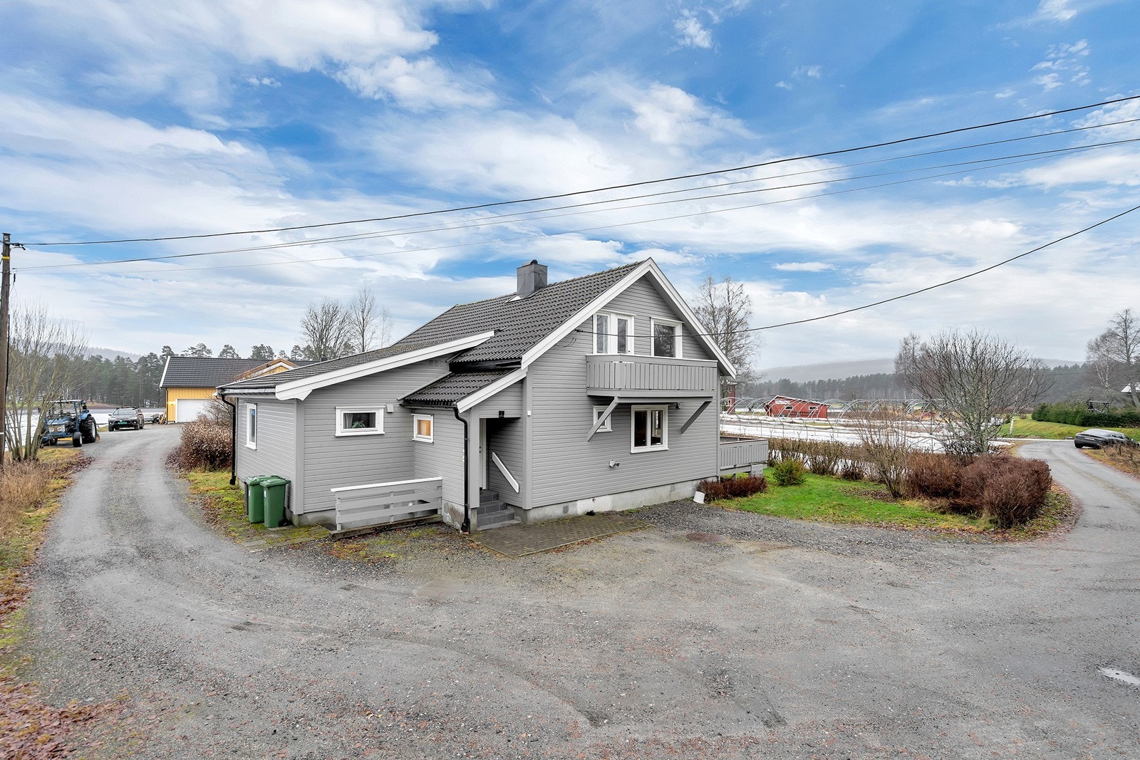 Boligen ligger 2,5 km fra barneskole, og barnehage Galleribilde