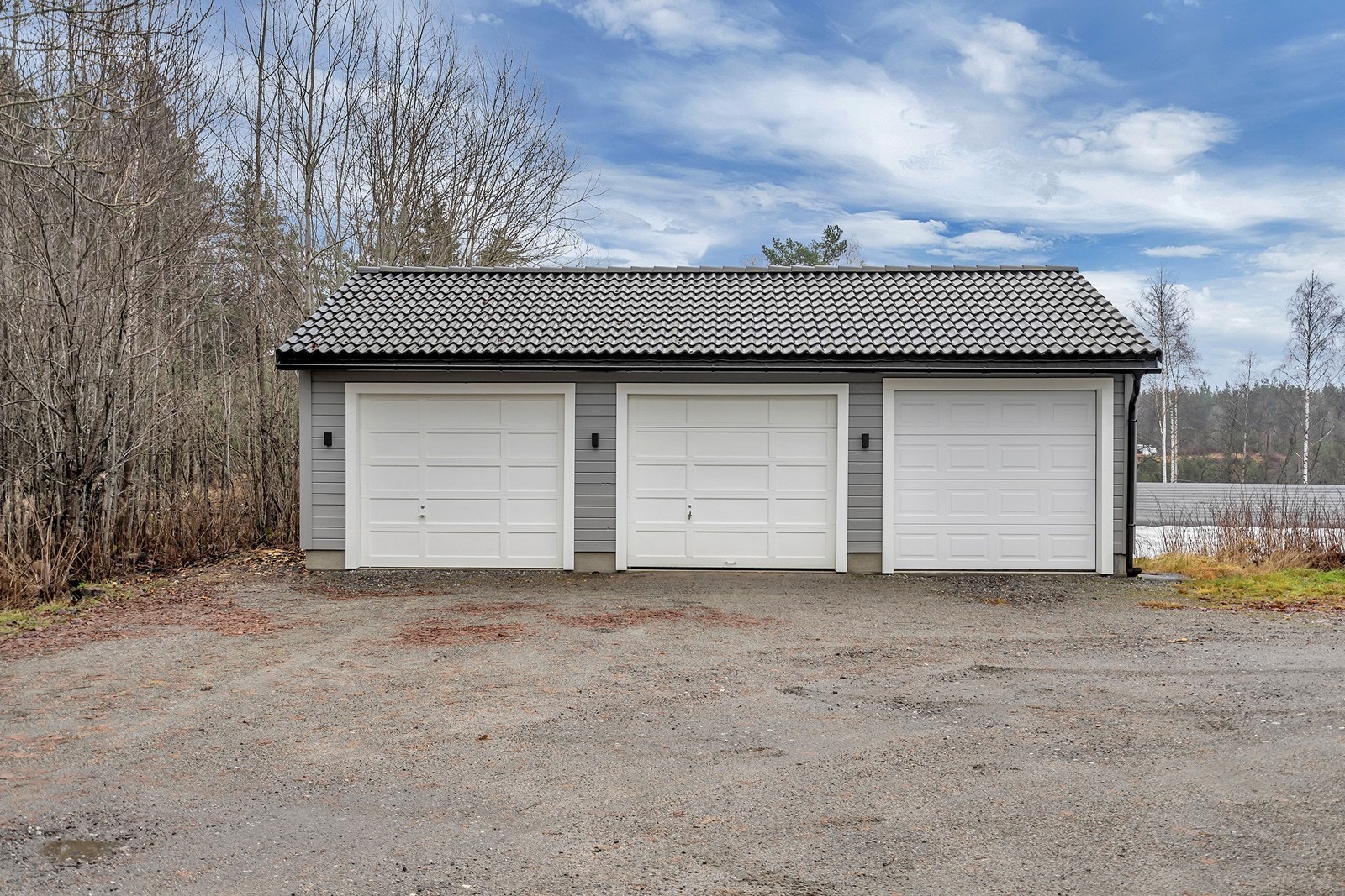 Garasje med plass til to biler Galleribilde