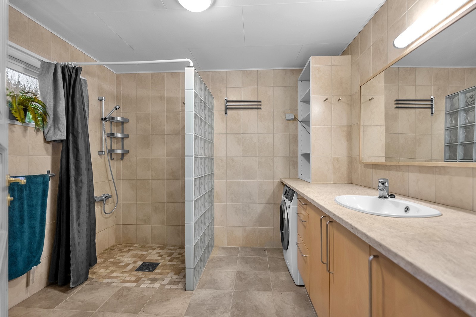 Vaskerom/bad i 1.etg Galleribilde