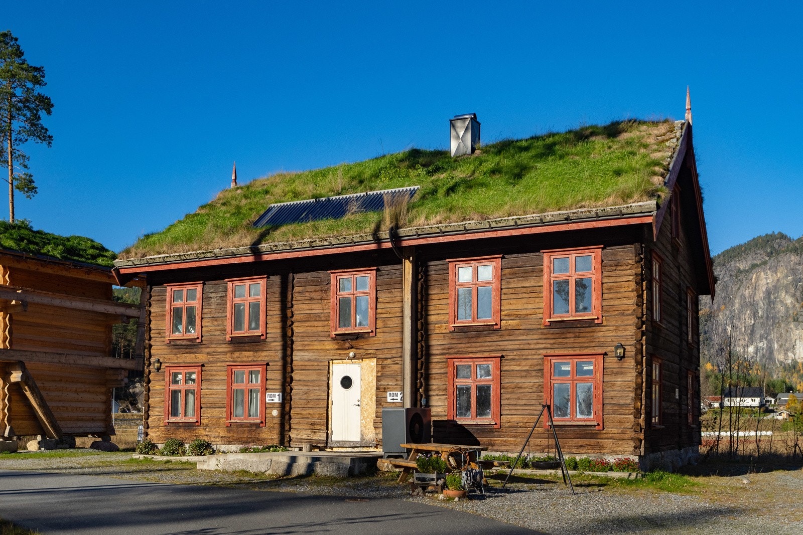 Utleiebolig med 4 leiligheter i 1. etasje, mulighet for å innrede til flere i 2. etasje Galleribilde