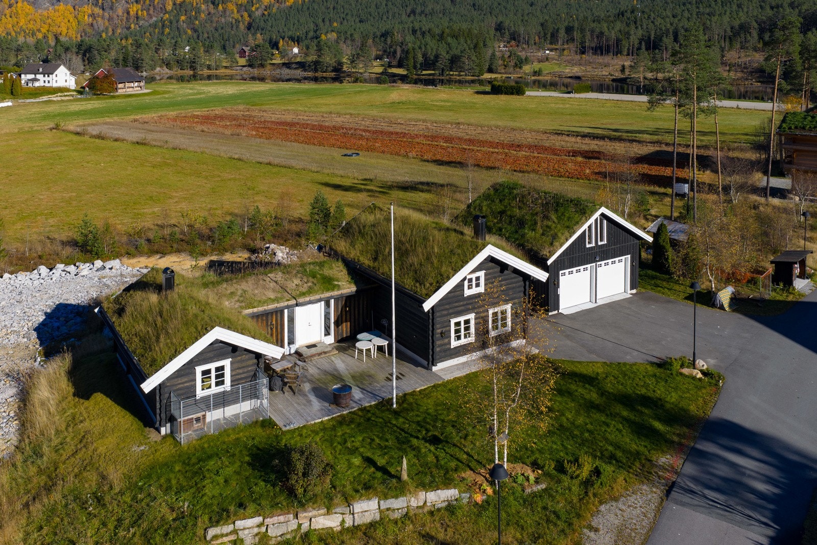 Enebolig med stor dobbel garasje Galleribilde