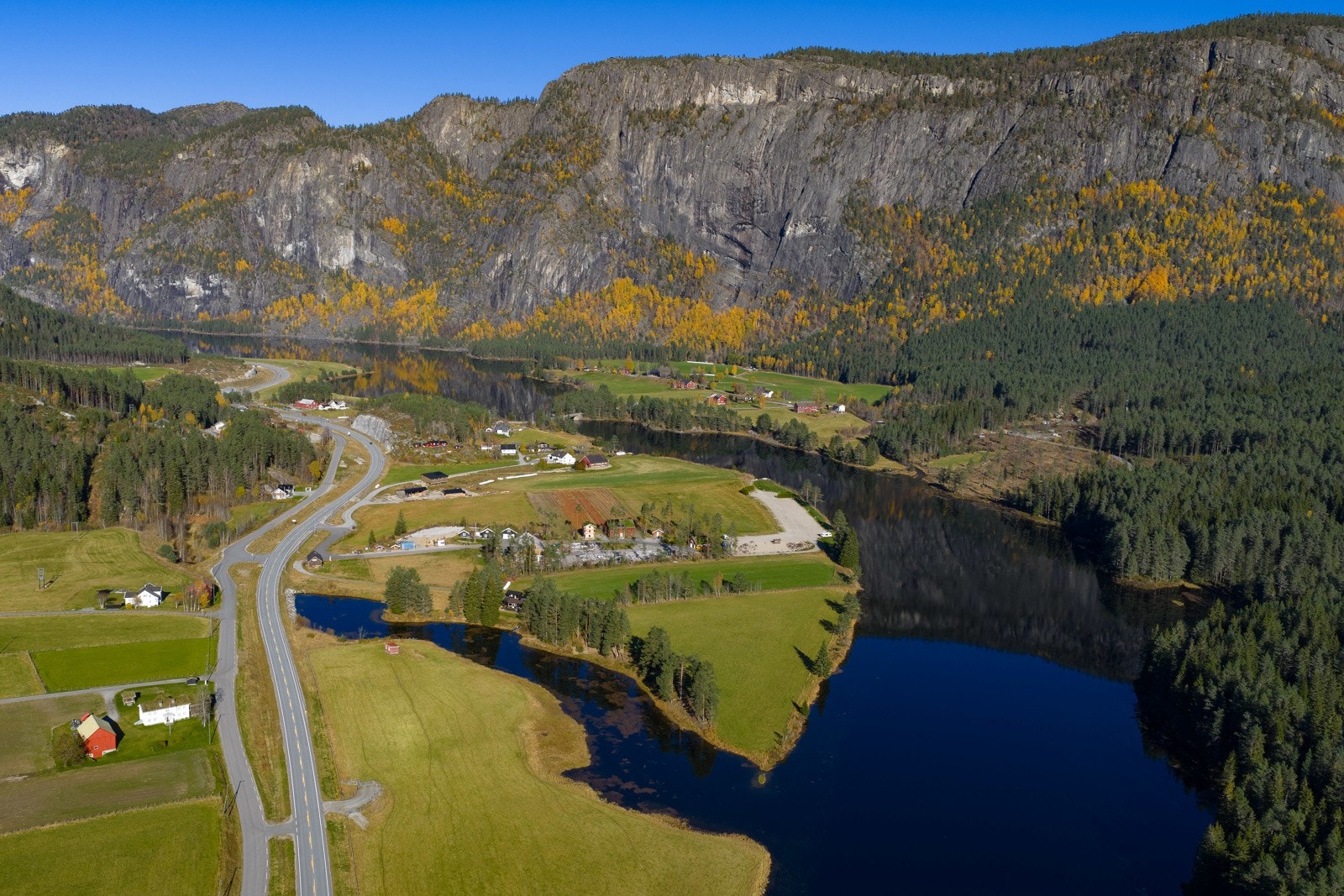 Eiendommen ligger midt i flott natur og turområder rett i nærheten Galleribilde