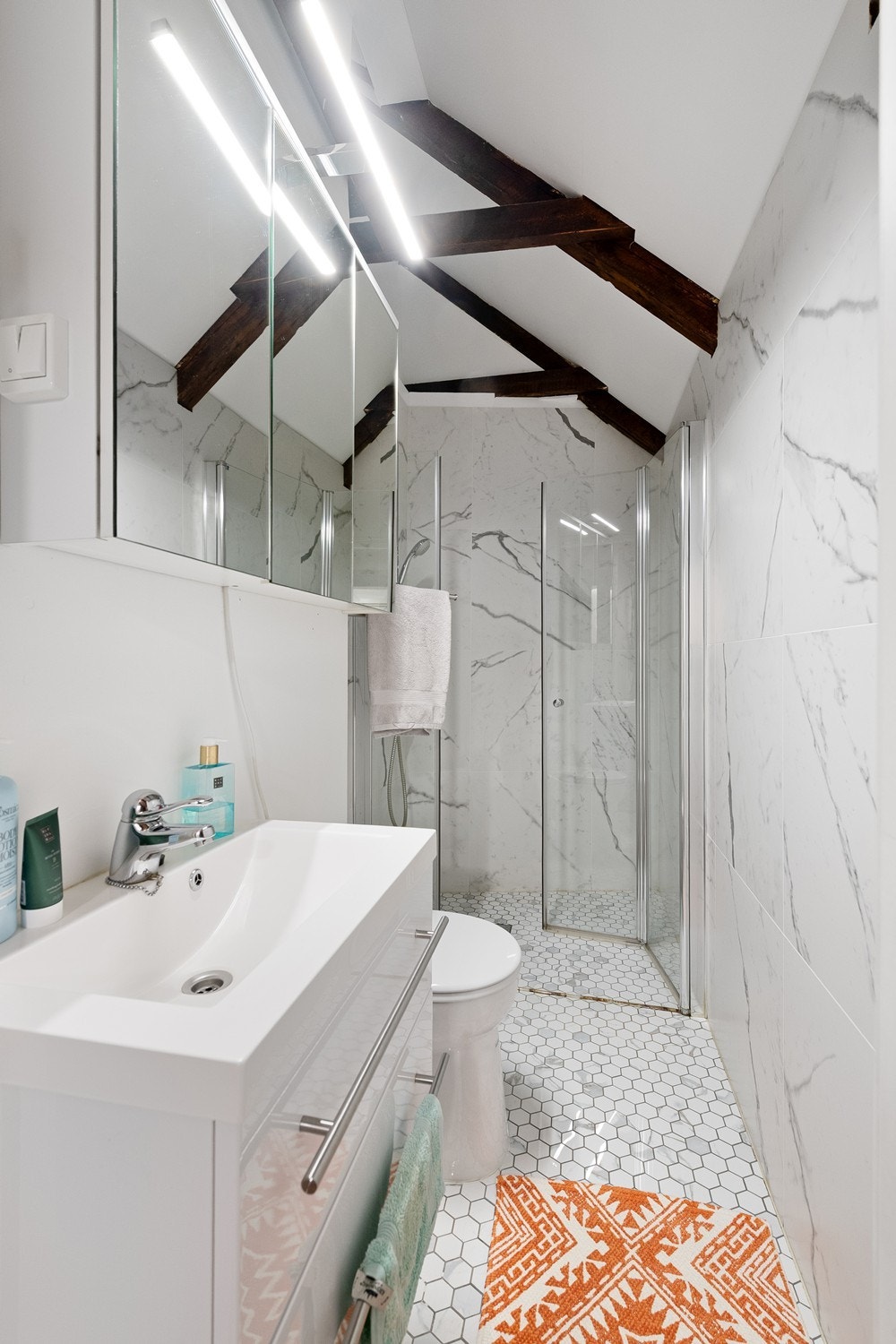 Flott bad i hybel oppusset i 2018 Galleribilde