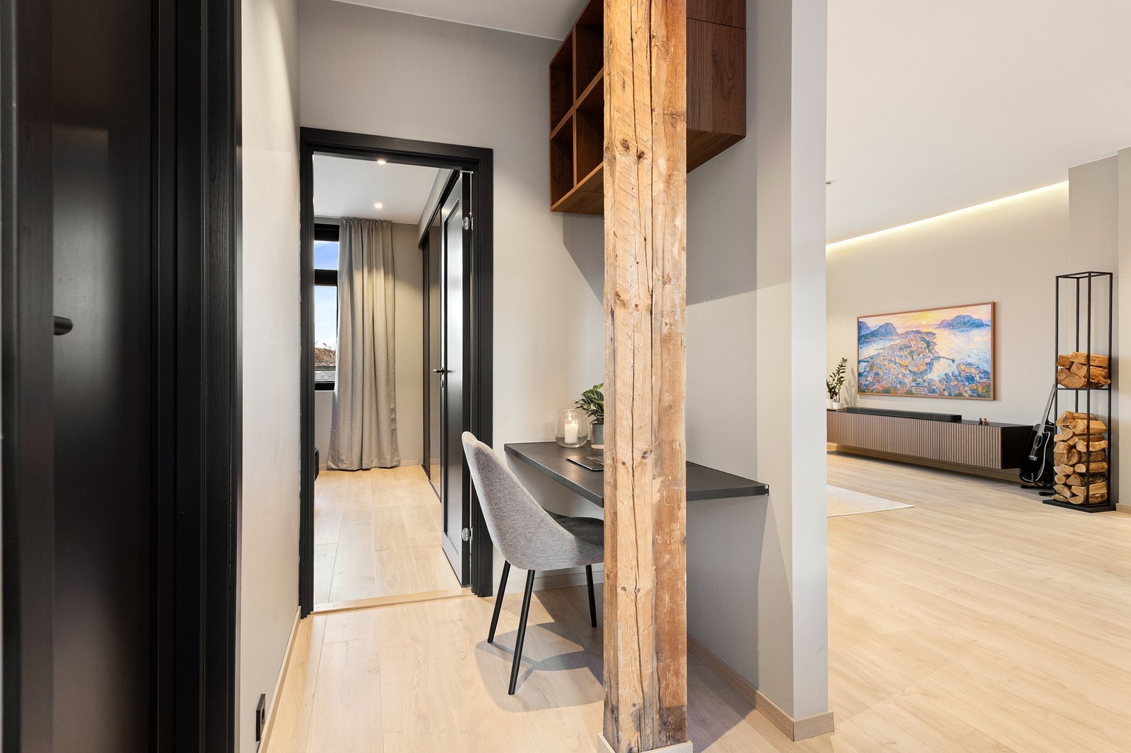 Fra stue mot ene soverom Galleribilde