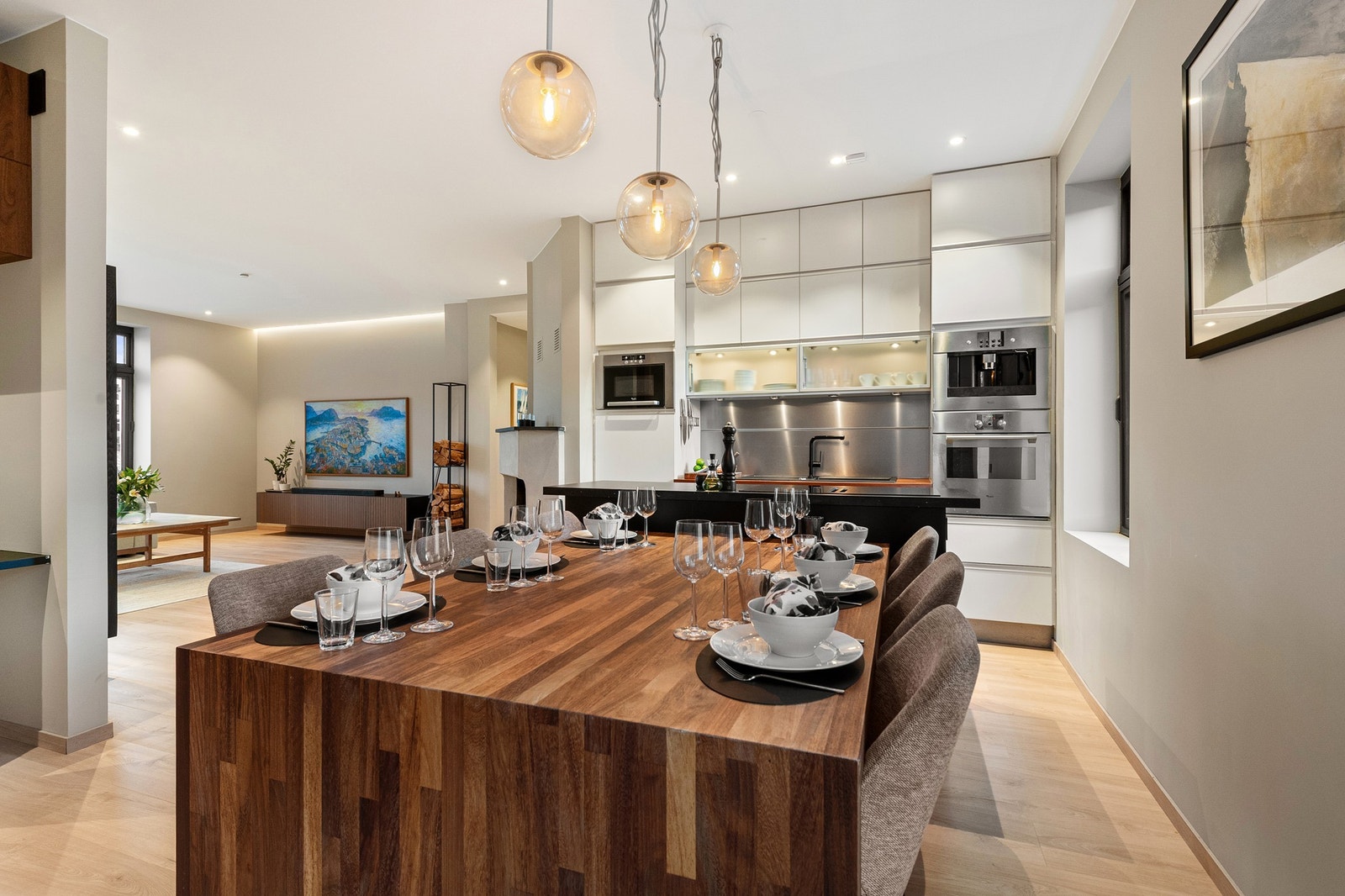 Hyggelig spiseplass med kjøkken Galleribilde