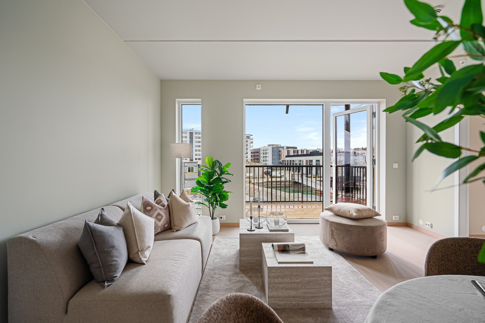 Lun og behagelig fargepalett skaper en hjemmekoselig atmosfære. Galleribilde