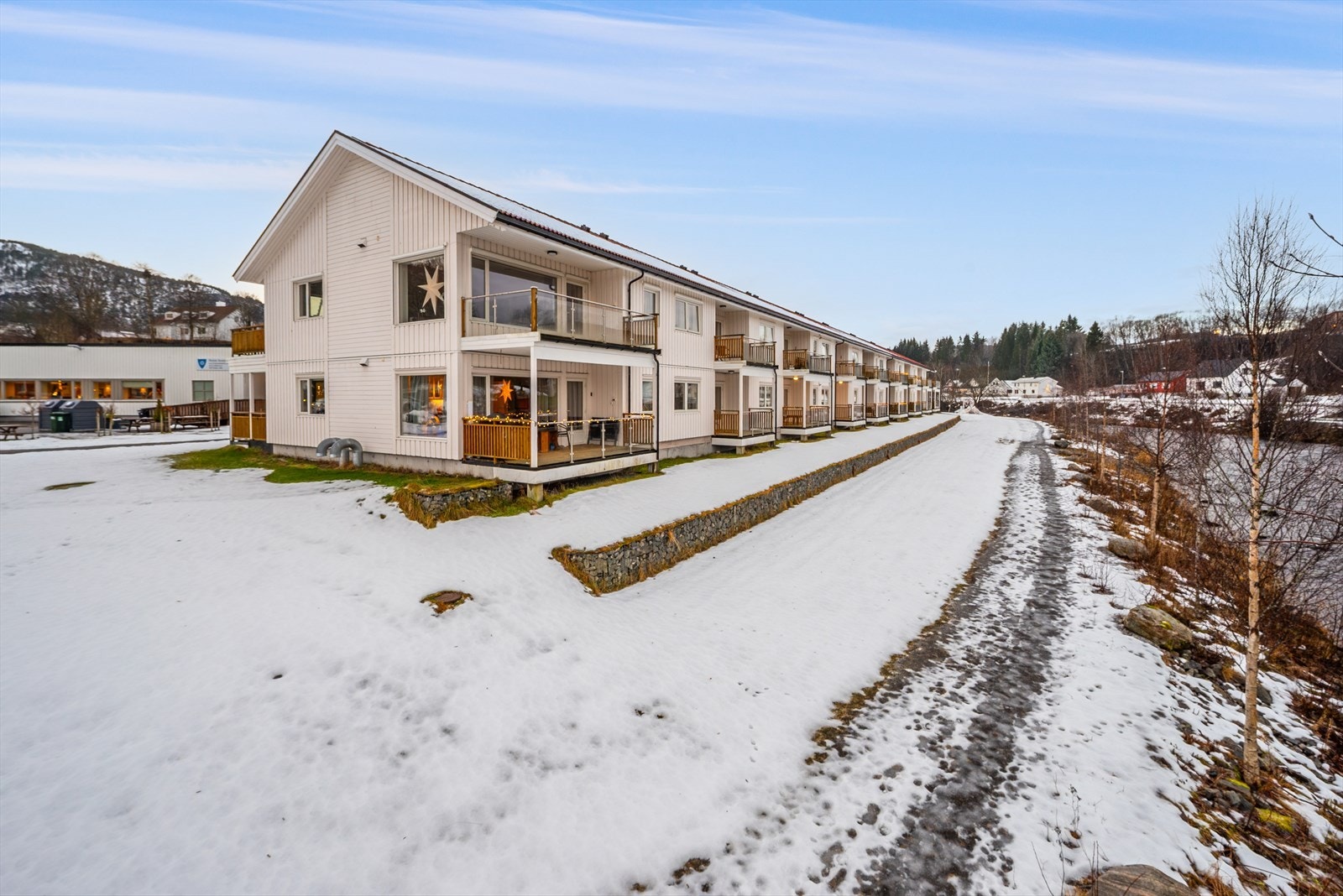 Aktiv Eiendomsmegling v/Nina K. Brandt har gleden av å ønske velkommen til Hasselveien 6B! Galleribilde