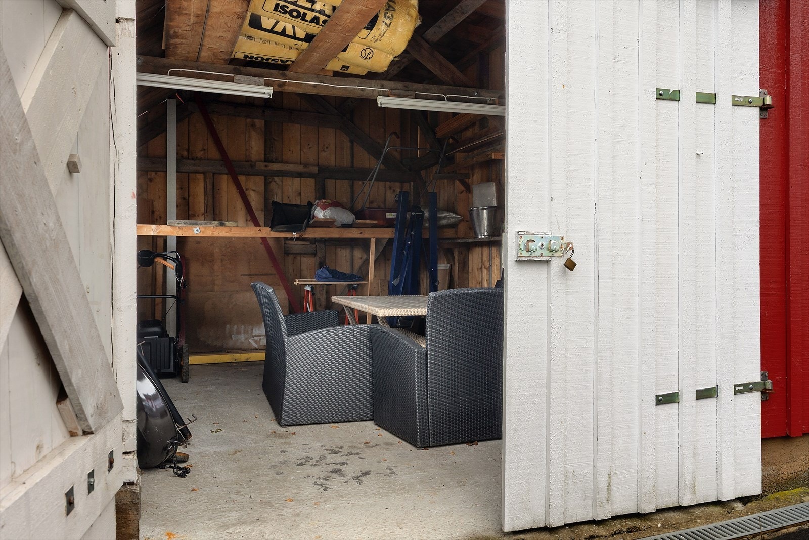 Garasje som nå blir brukt til oppbevaring. Galleribilde
