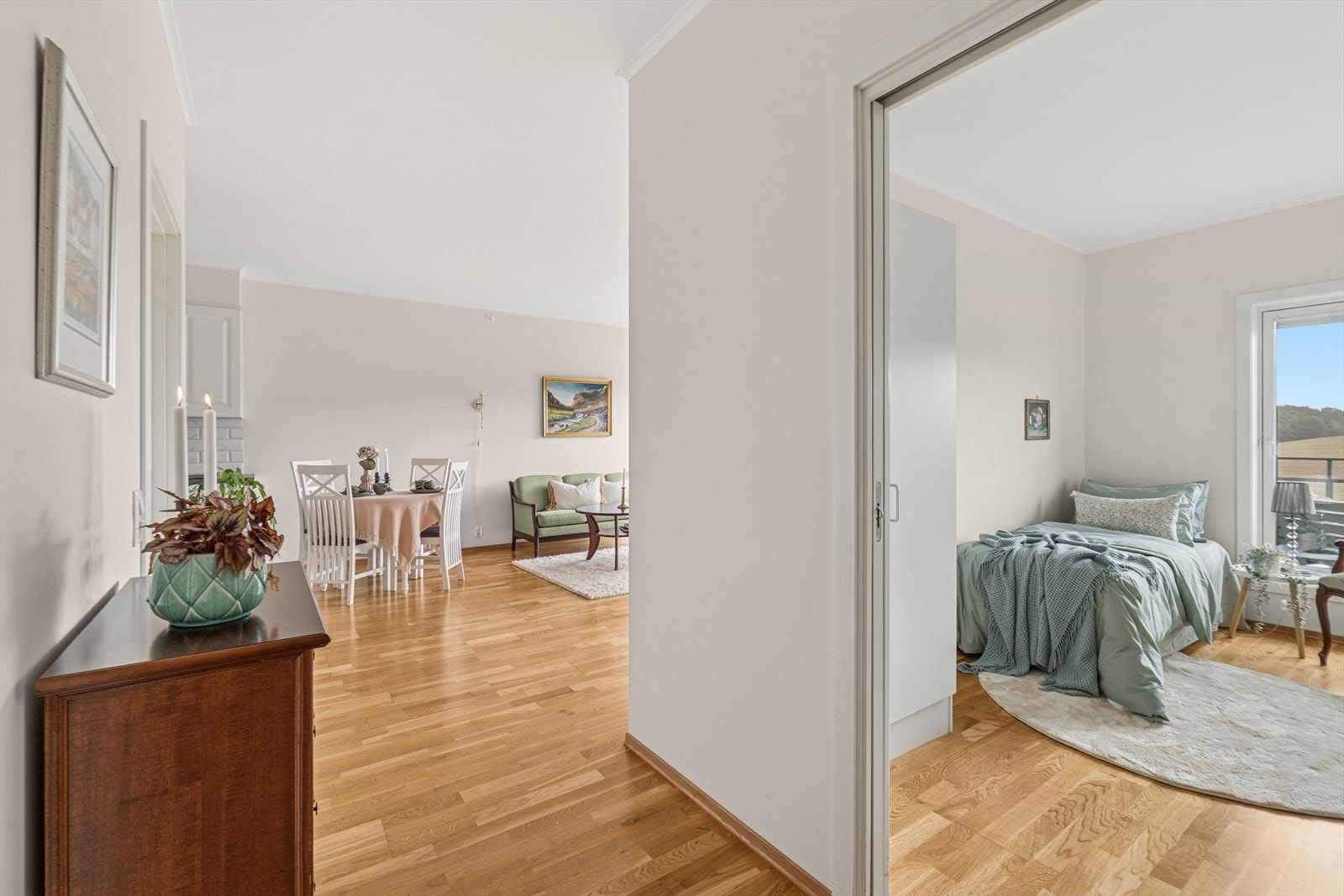 Gang mot stue. Galleribilde