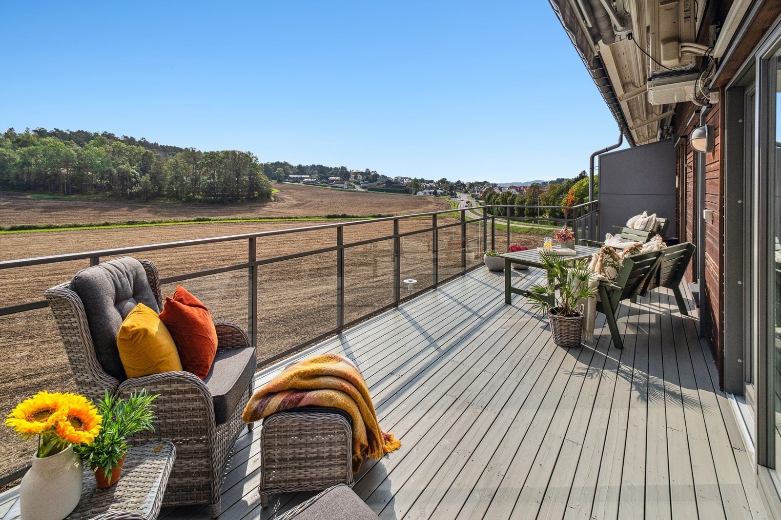 Sjelden leiligheter blir bygget med så store terrasser - her med nydelig beliggenhet! Galleribilde