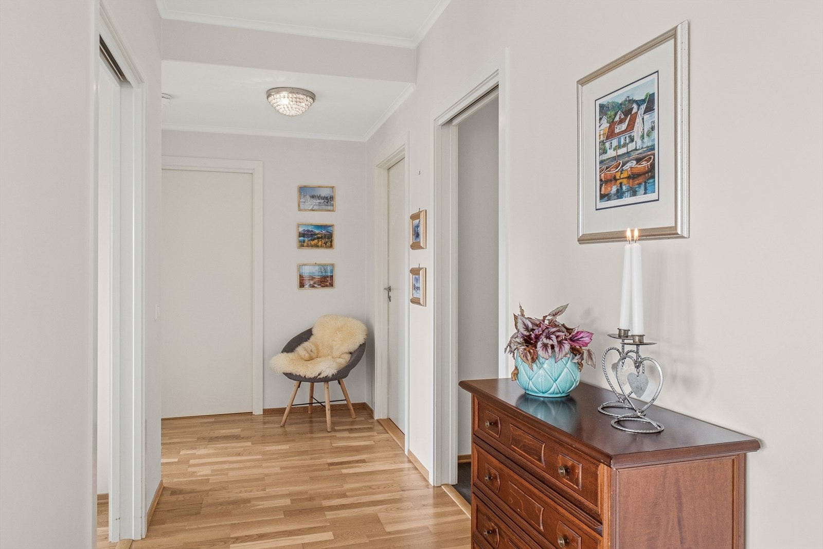 Lys og hyggelig gang. Galleribilde