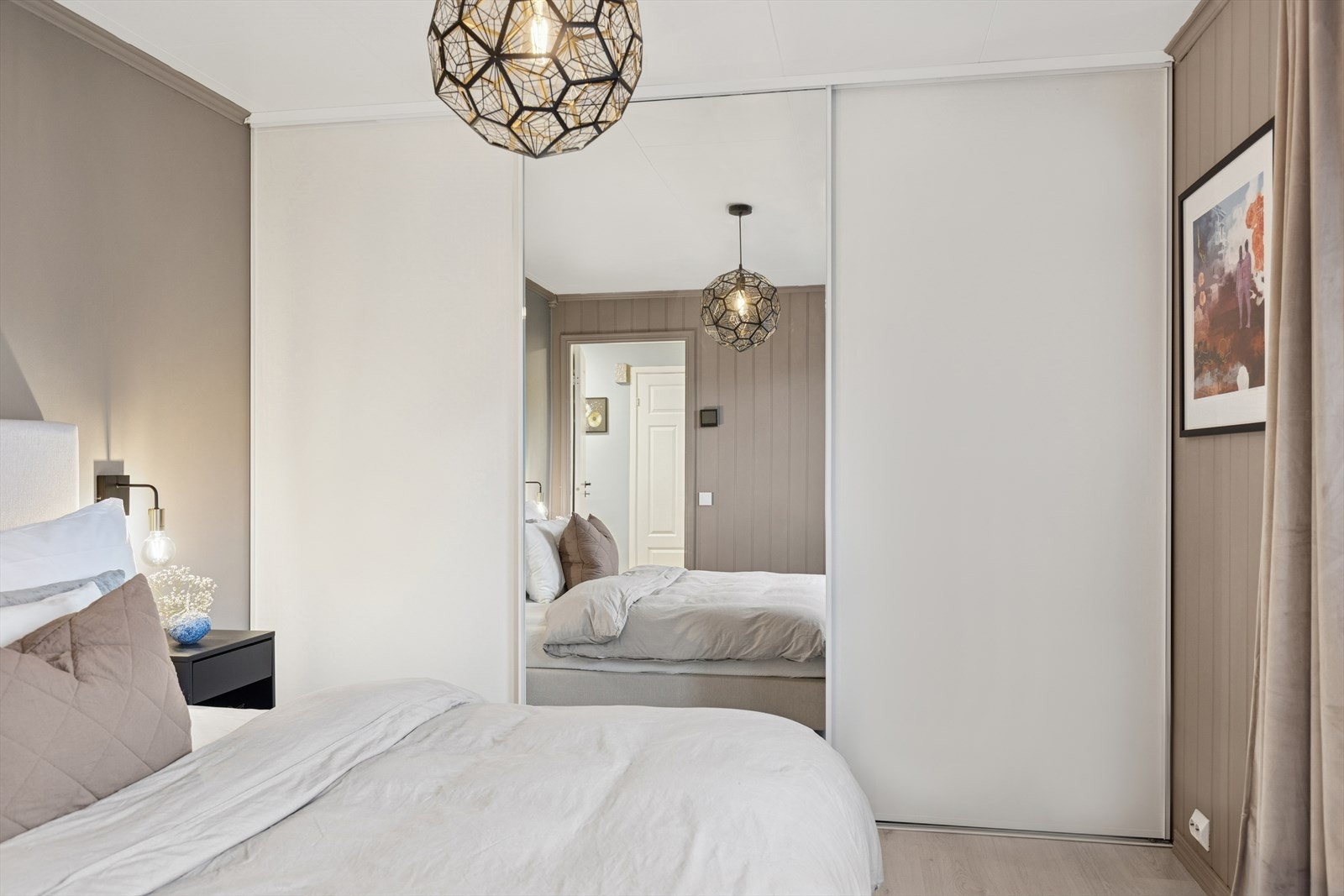 Skyvedørsgarderobe. Galleribilde