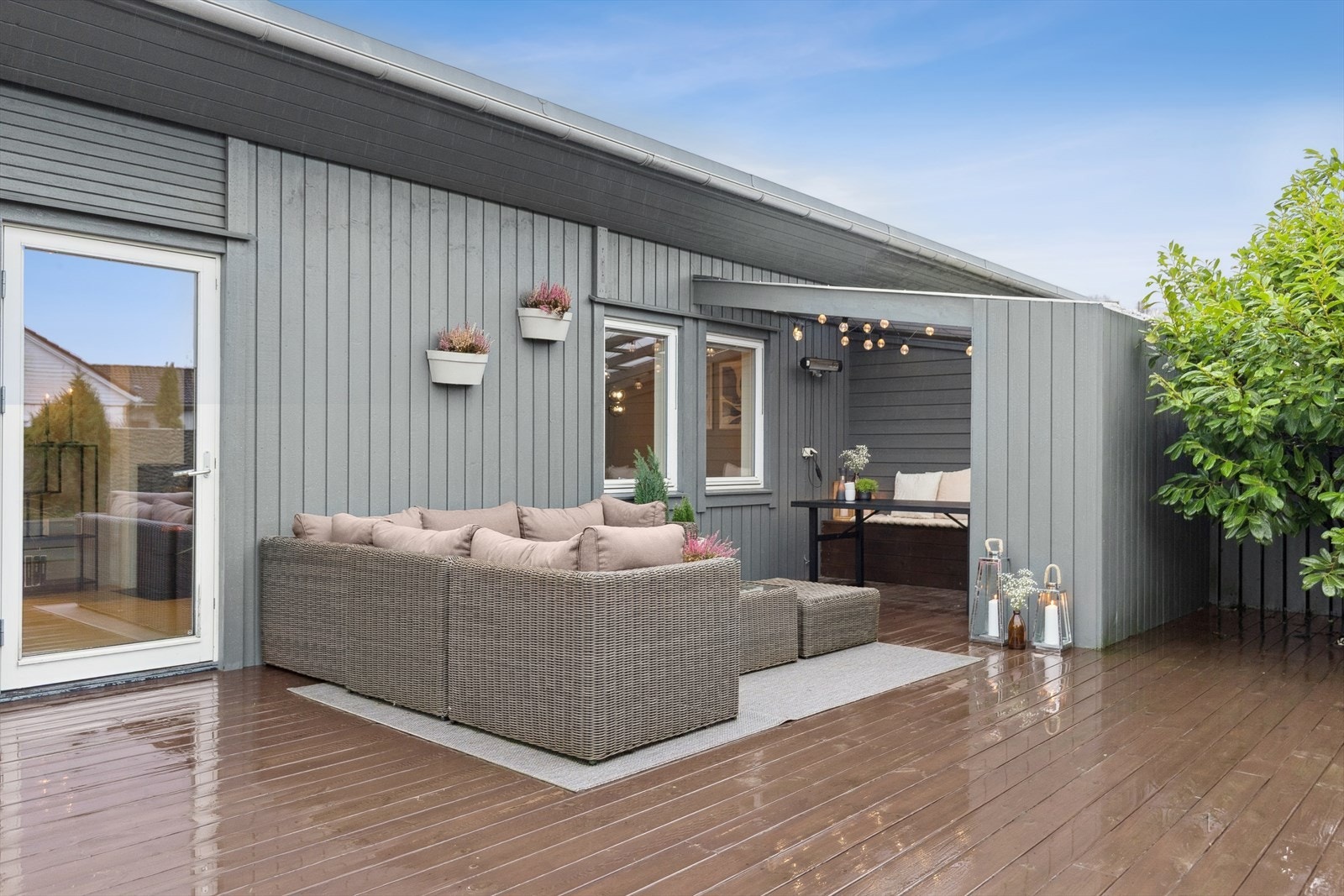 Solrik og flott terrasse. Galleribilde