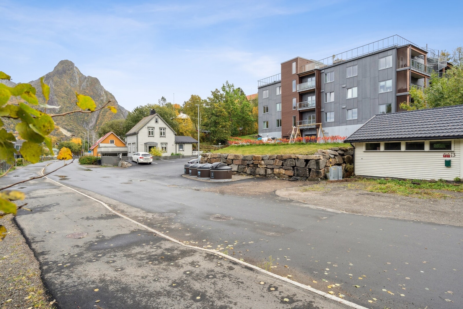 Lofoten er et eldorado for friluftsinteresserte med muligheter også for sykling, klatring, skigåing, kajakkturer, fiske, surfe, spille golf m.m. Galleribilde