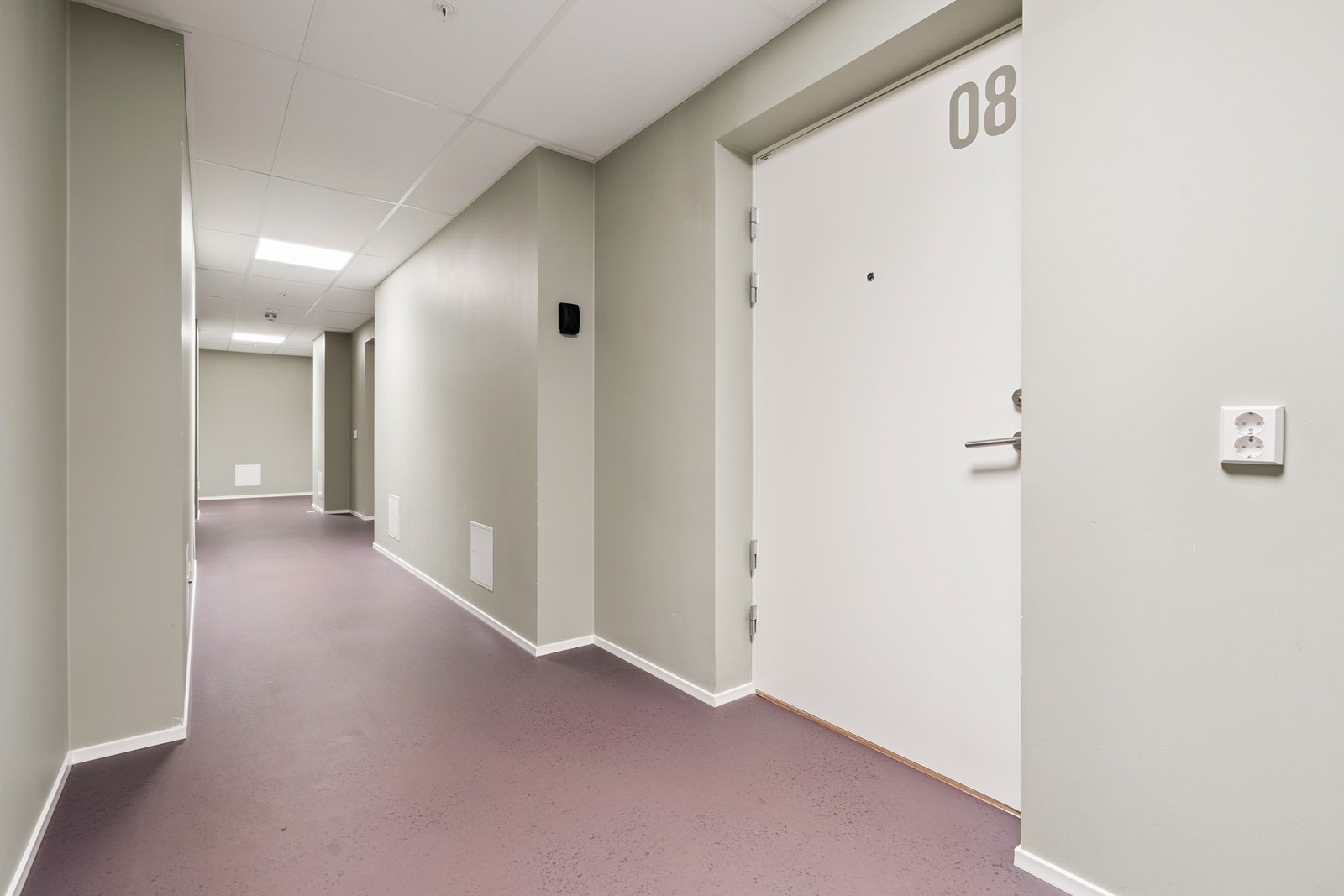 Felles gang med inngangsdør inn til leiligheten. Galleribilde