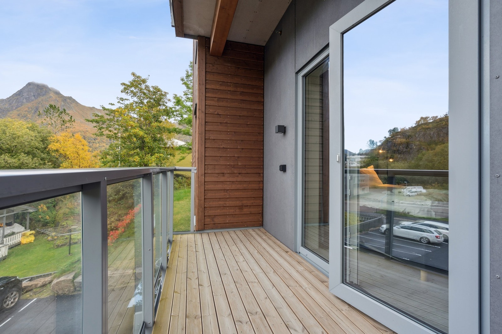 Trivelig studioleilighet med egen veranda og fine utsikts- og solforhold. Galleribilde