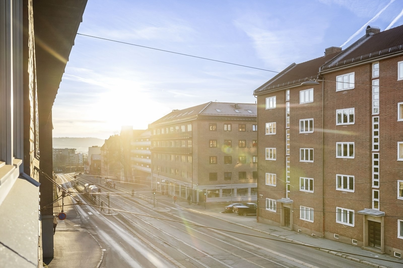 Beliggenheten er sentral med kort gange til Carl Berner, et knutepunkt for kollektivtrafikk. Galleribilde