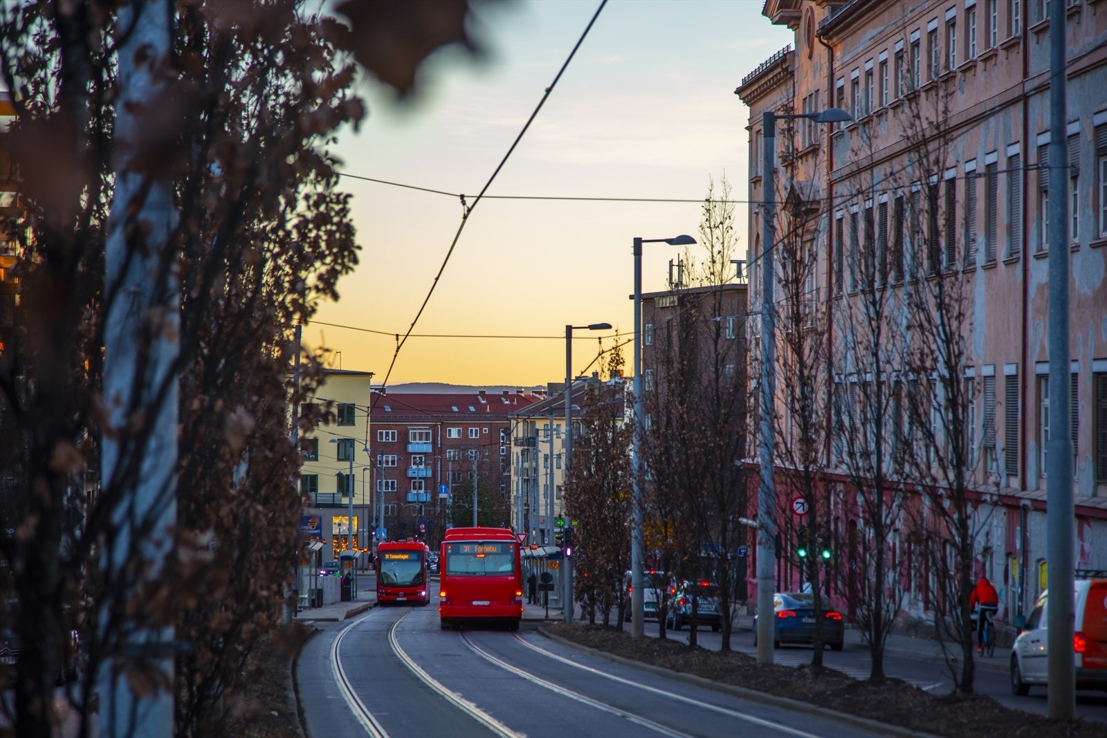 Fra leiligheten er det umiddelbar nærhet til kollektivtransport. Galleribilde