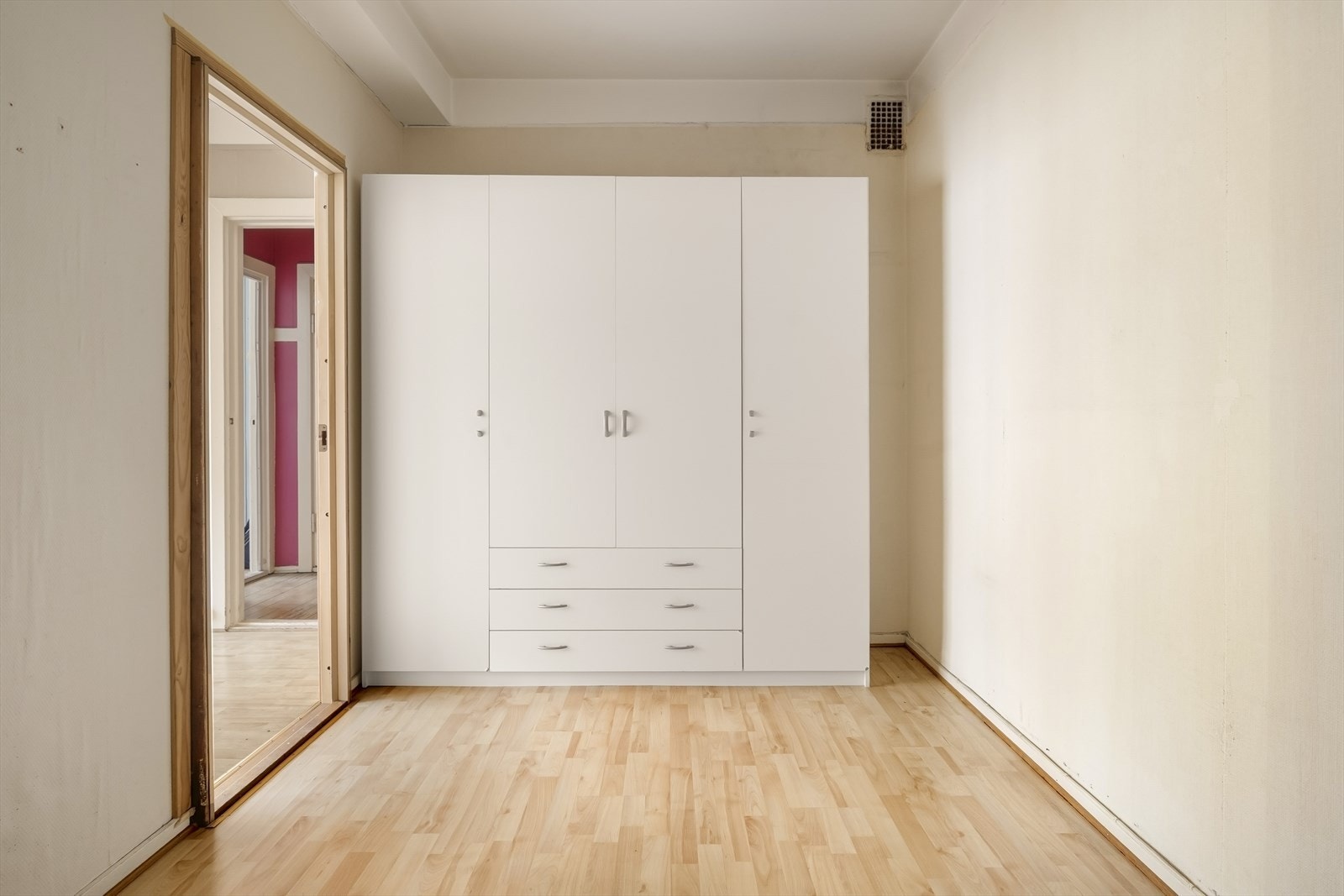 I tilknytning til stuen ligger en romslig alkove på ca. 9 m². Galleribilde