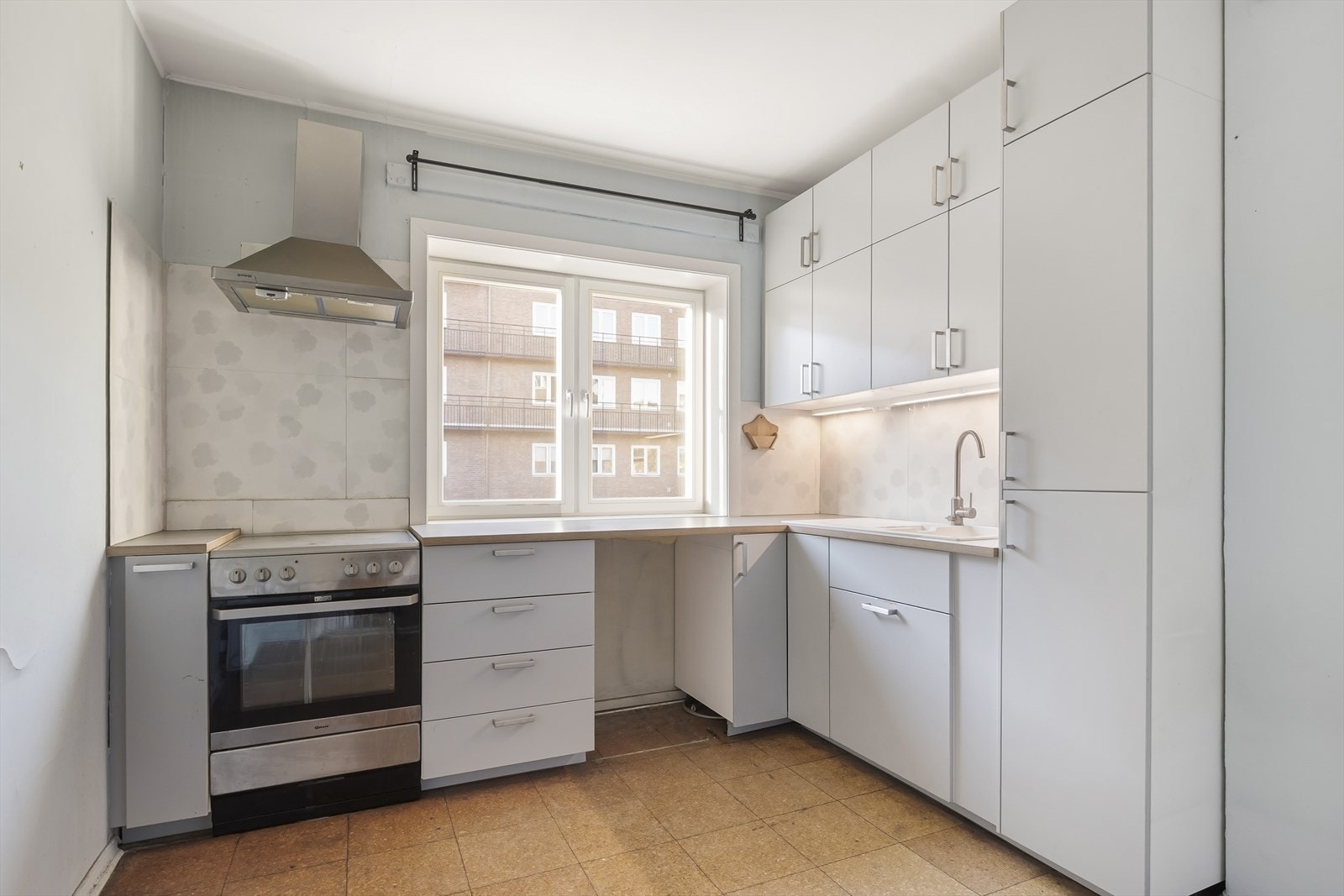 Leiligheten er et oppussingsobjekt med en klassisk planløsning og et betydelig potensial. Galleribilde