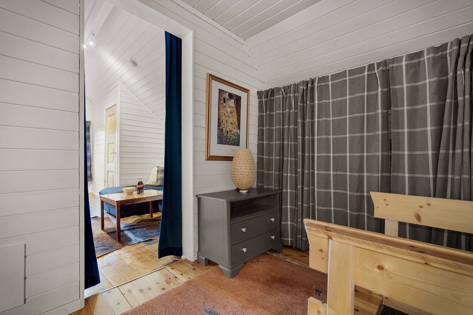 Mellomgang med lagringsplass og lesekrok Galleribilde