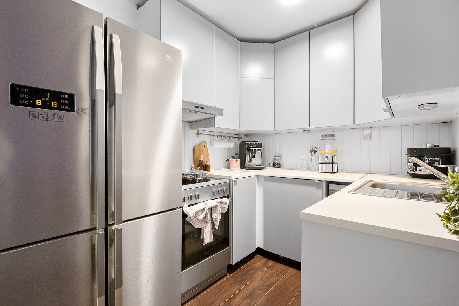 Praktisk kjøkken med god benkeplass. Galleribilde