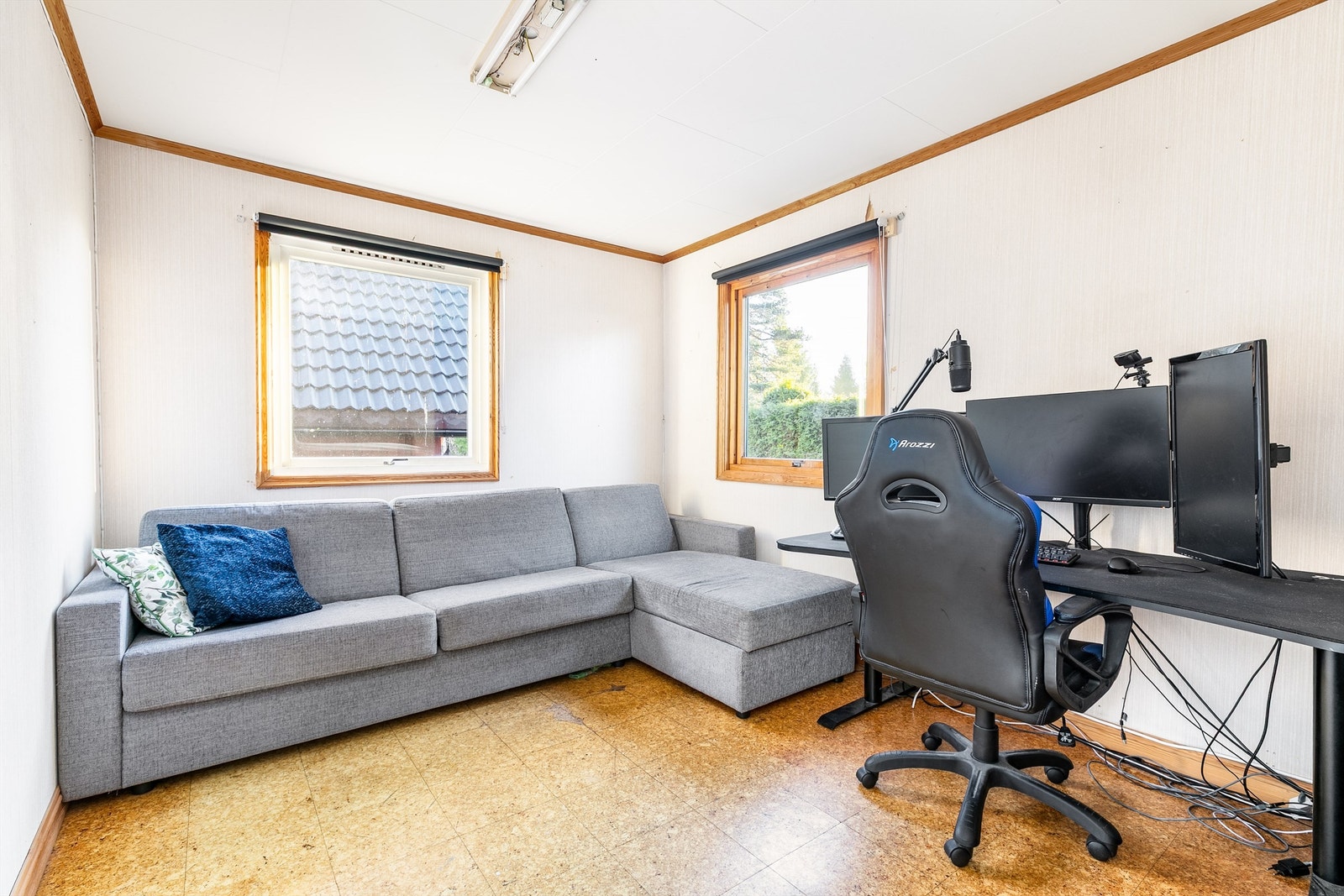 Dette rommet på ca. 10 kvm. er byggemeldt som hobbyrom/sportsbod og benyttes i dag som gjesterom/kontor. Galleribilde