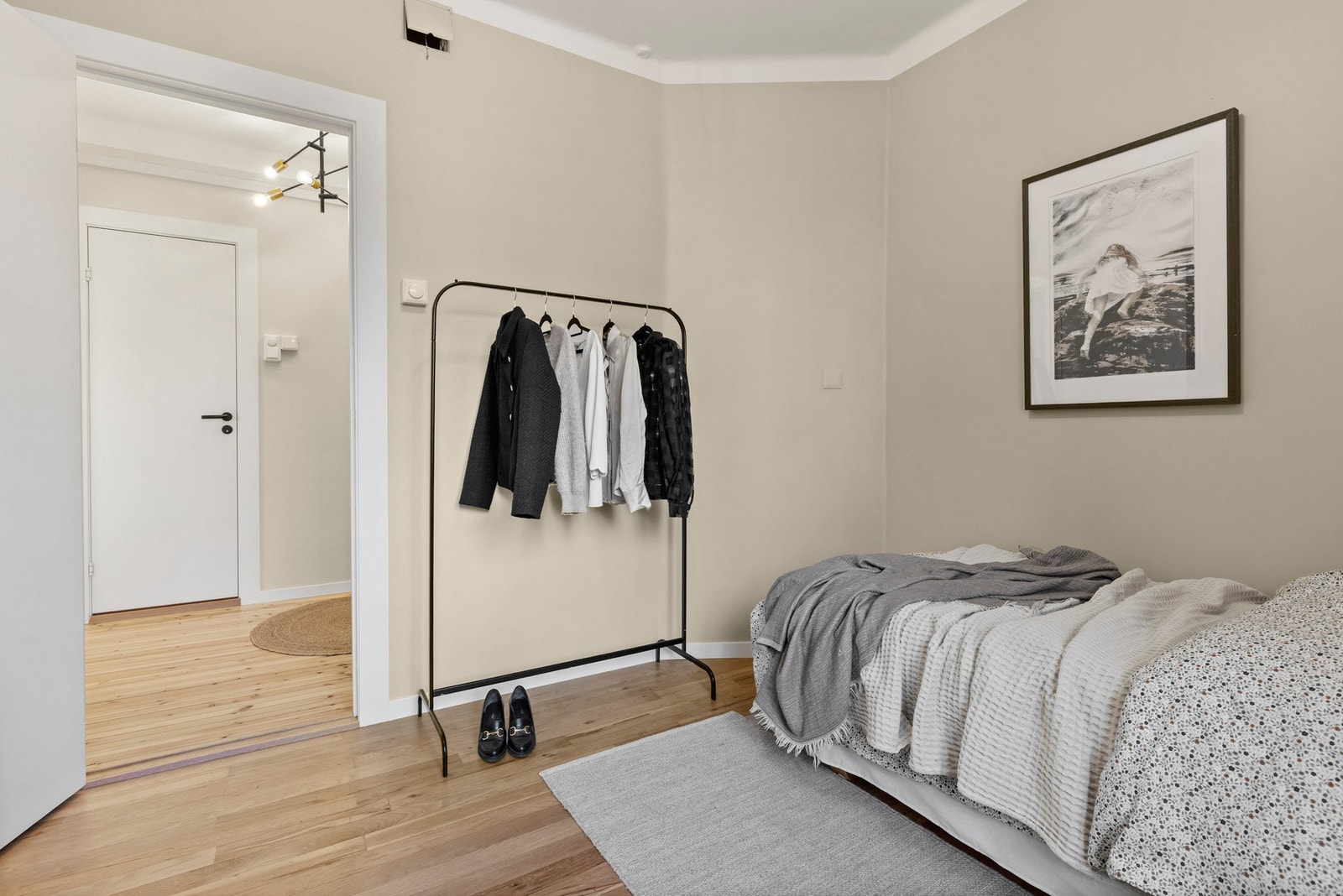 Rommet kan benyttes som leilighetens kontor, barnerom eller gjesterom etter ønskelig behov. Galleribilde