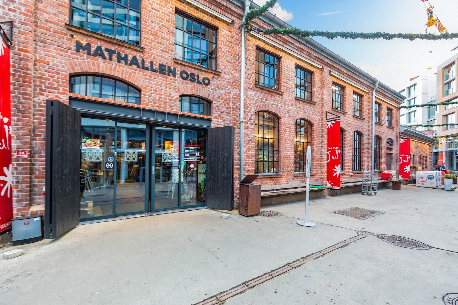 Få minutter til Vulkan og Alexander Kiellands plass med mathall, utesteder, kaféer med uteservering og mye mer. Det ligger flere sjarmerende nisjebutikker i området som Gutta på Haugen og den økologiske helsekostbutikken Røtter. Galleribilde