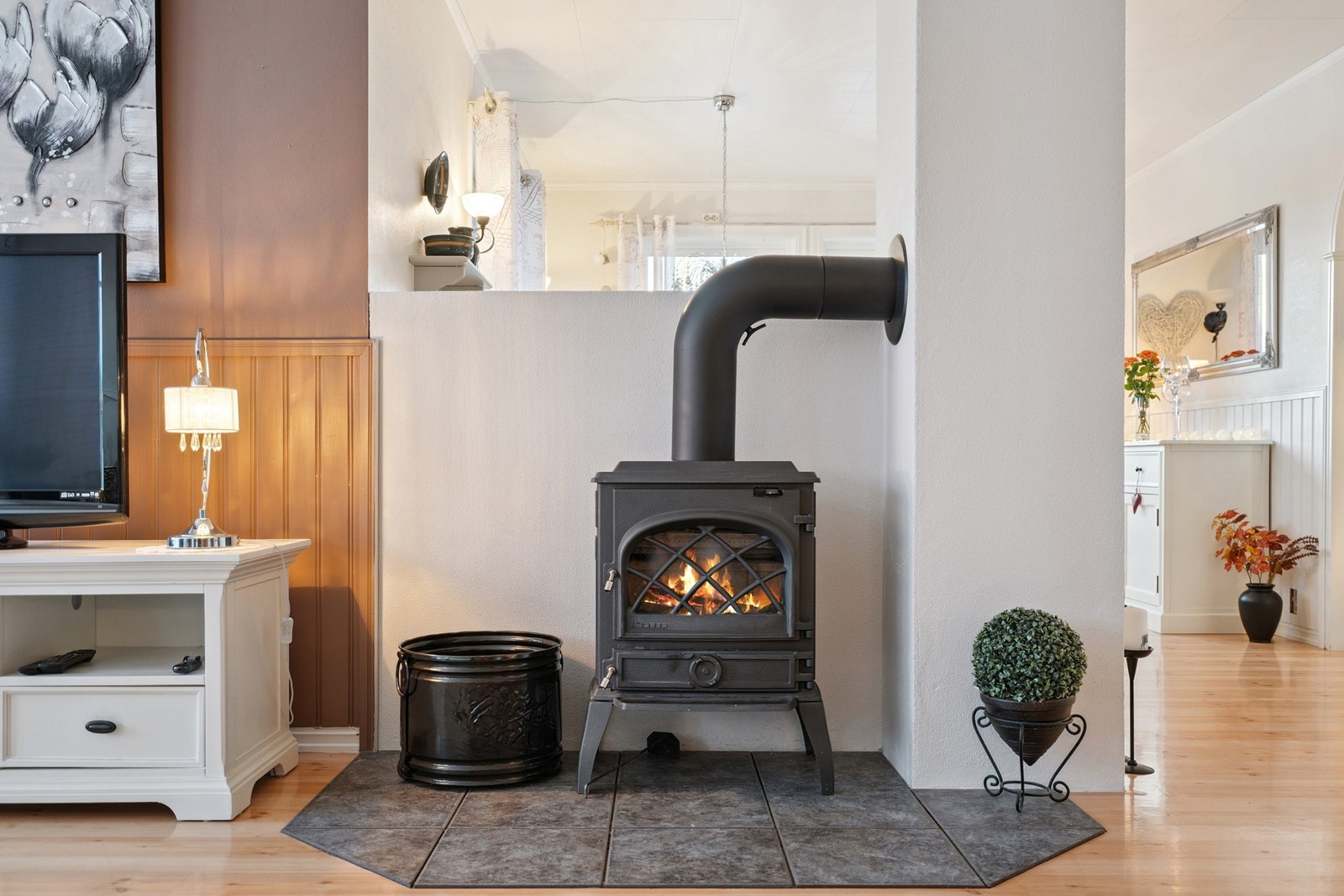 Vedovn som gir varme og koselig stemning. Galleribilde