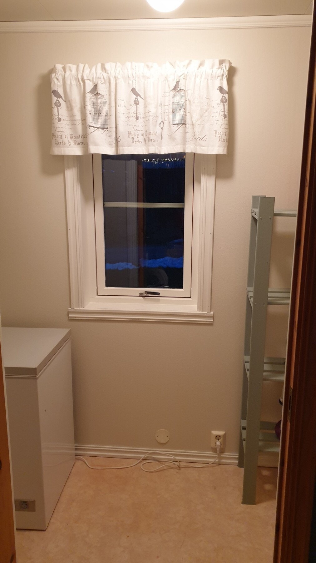 Selgers private bilde - Boden innenfor vaskerommet. Galleribilde