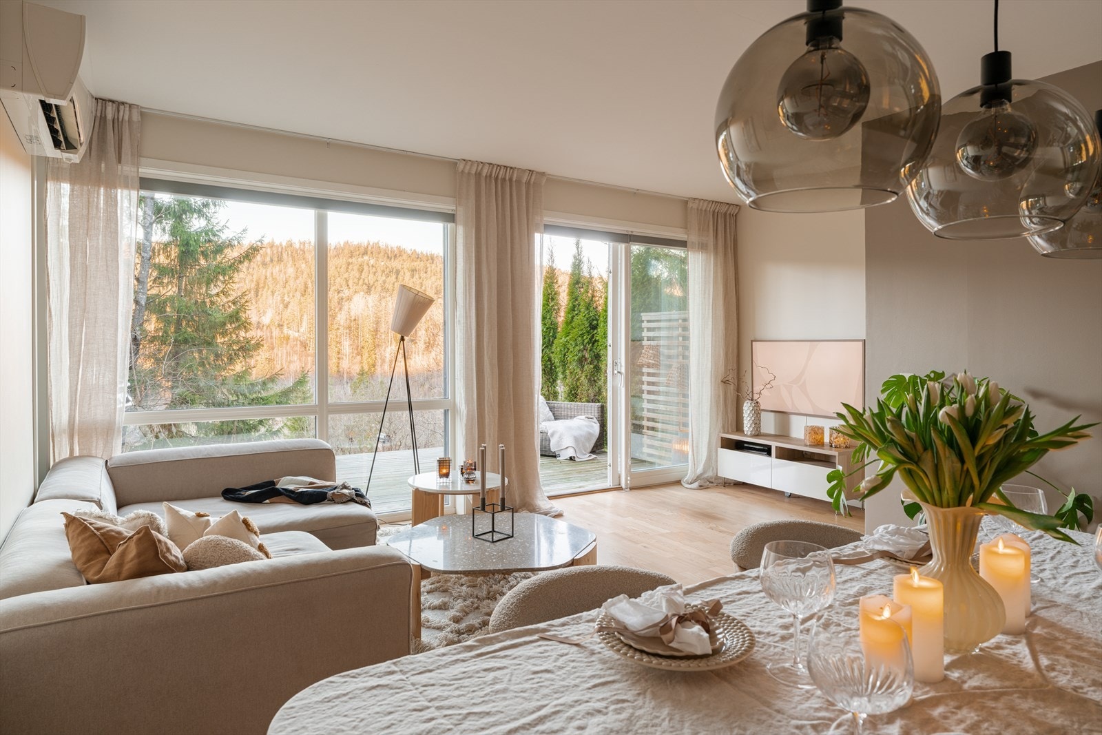 Velkommen til Åmotveien 99, presentert av Alexander Fossum i Nordvik Asker. (Foto: Paul-Dan Dragoman). Galleribilde