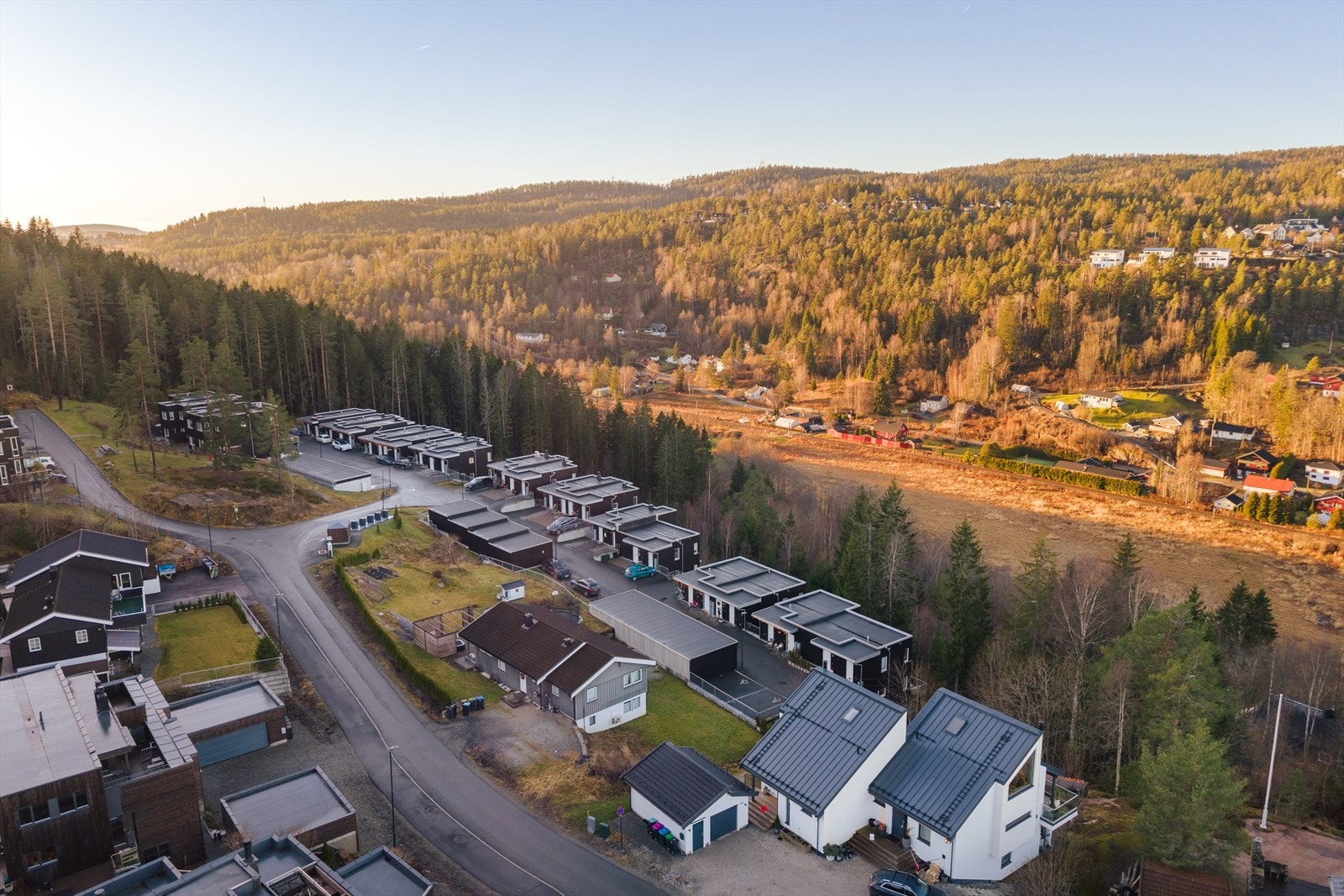 Utbyggingen vil fortsette de kommende årene og bidra til ytterligere styrking av området som et attraktivt bosted, kun ca. 7 km fra Asker sentrum. Galleribilde