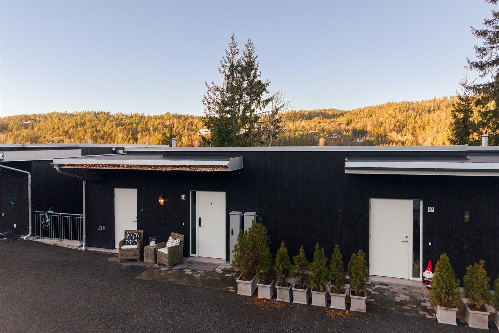 Området passer godt for familier og aktive husholdninger som ønsker nærhet til både natur og et levende lokalsamfunn, samtidig som det er enkel tilgang til Asker sentrum. Galleribilde