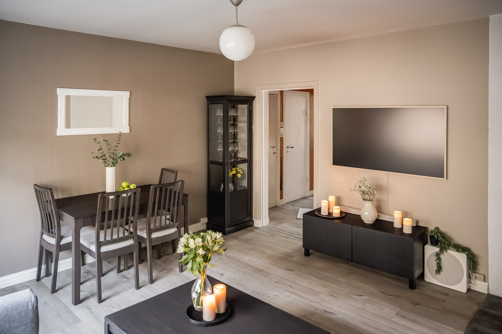 Stuen er 17,8 kvm og har plass til både spisestue og sofaløsning. Galleribilde