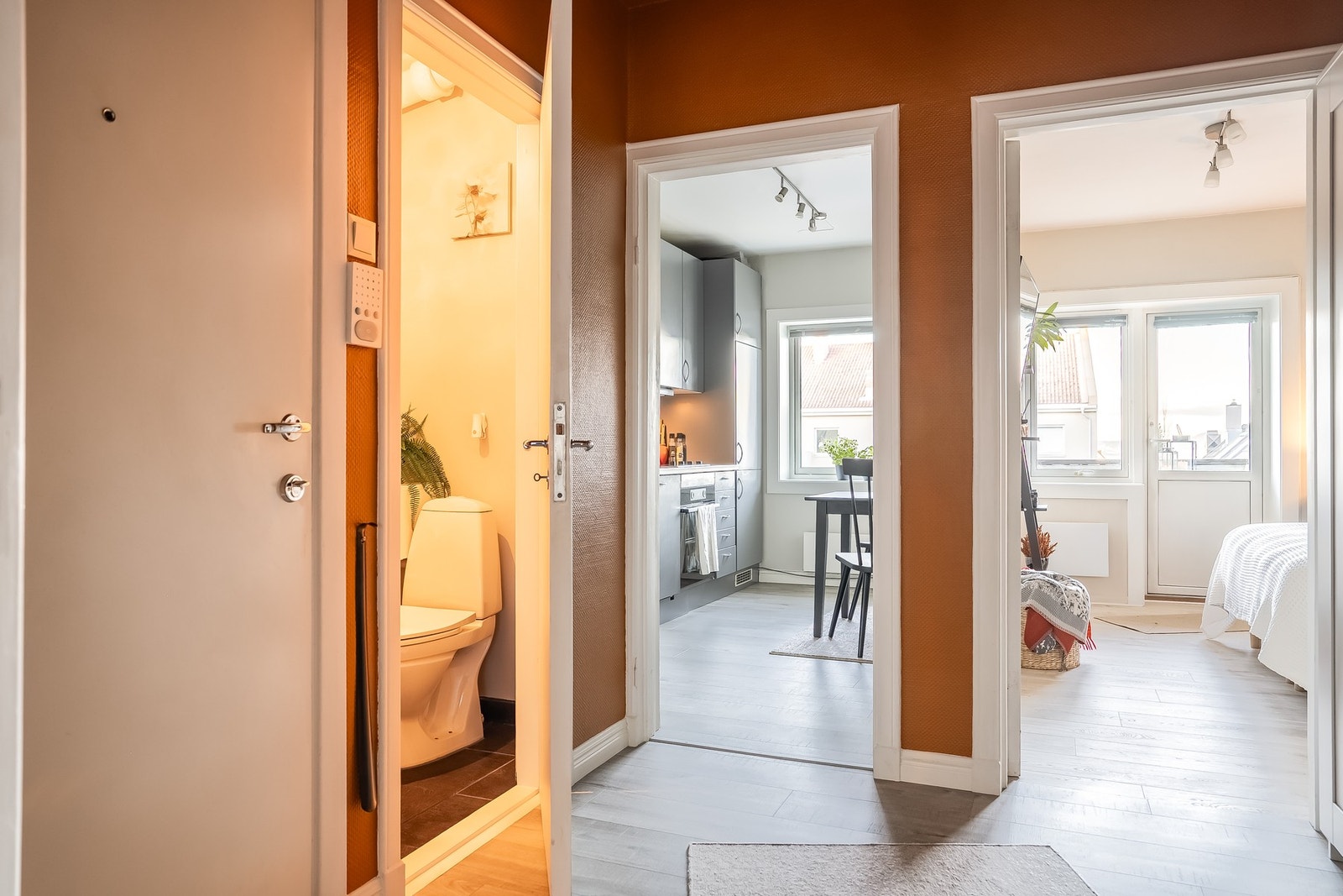 Fellesutgiftene er kr. 4.635,- pr. mnd og inkluderer nesten alt (ikke strøm og innboforsikring). Galleribilde