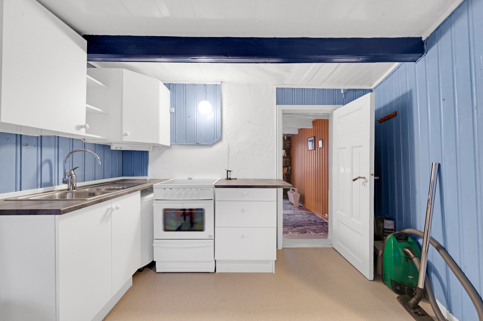 Hvitevarer som står på visningen medfølger handelen. Galleribilde