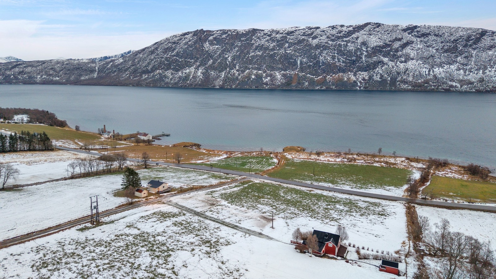 Eiendommen ligger ca. 15minutters kjøring unna Harstad sentrum. Galleribilde