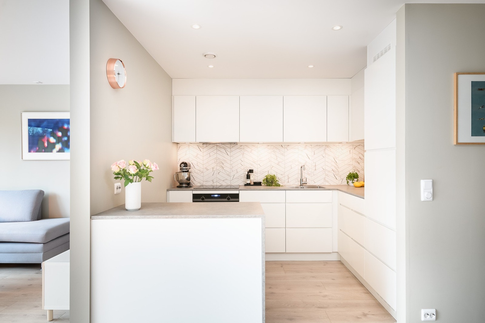 Tilbaketrukket kjøkken med KVIK-innredning. Galleribilde