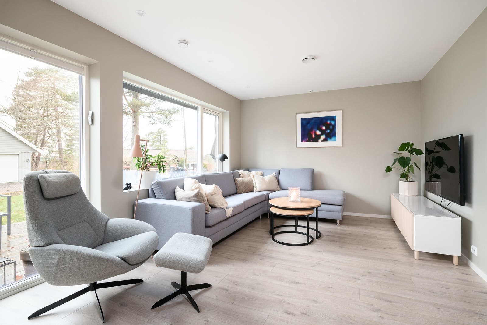 Lys og romslig sosial sone. Galleribilde