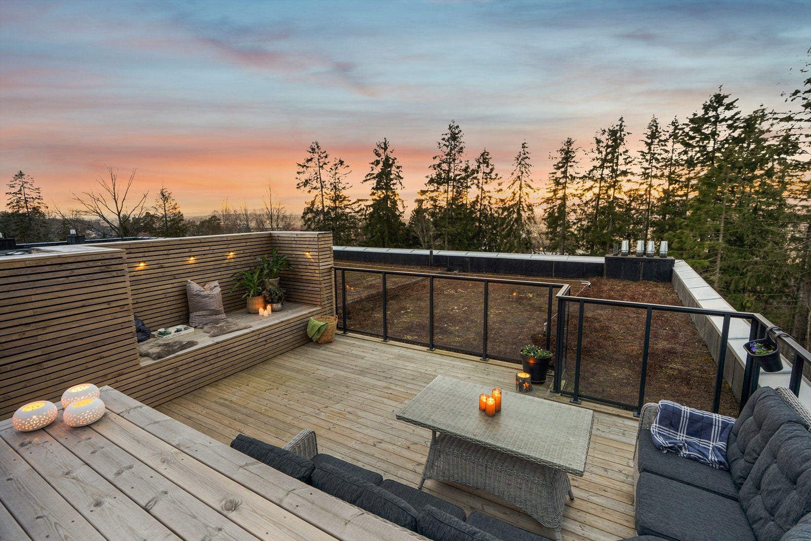 Terrassen er på hele 37 m² og byr på svært gode solforhold Galleribilde