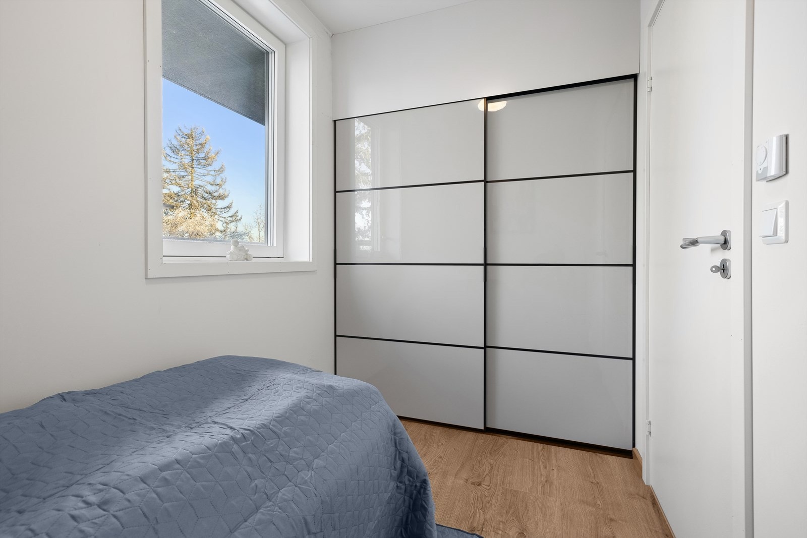 Soverom nr. 2 - Dette soverommet har også integrert skyvedørsgarderobe. Kan enkelt fjernes om man har behov for et større rom Galleribilde