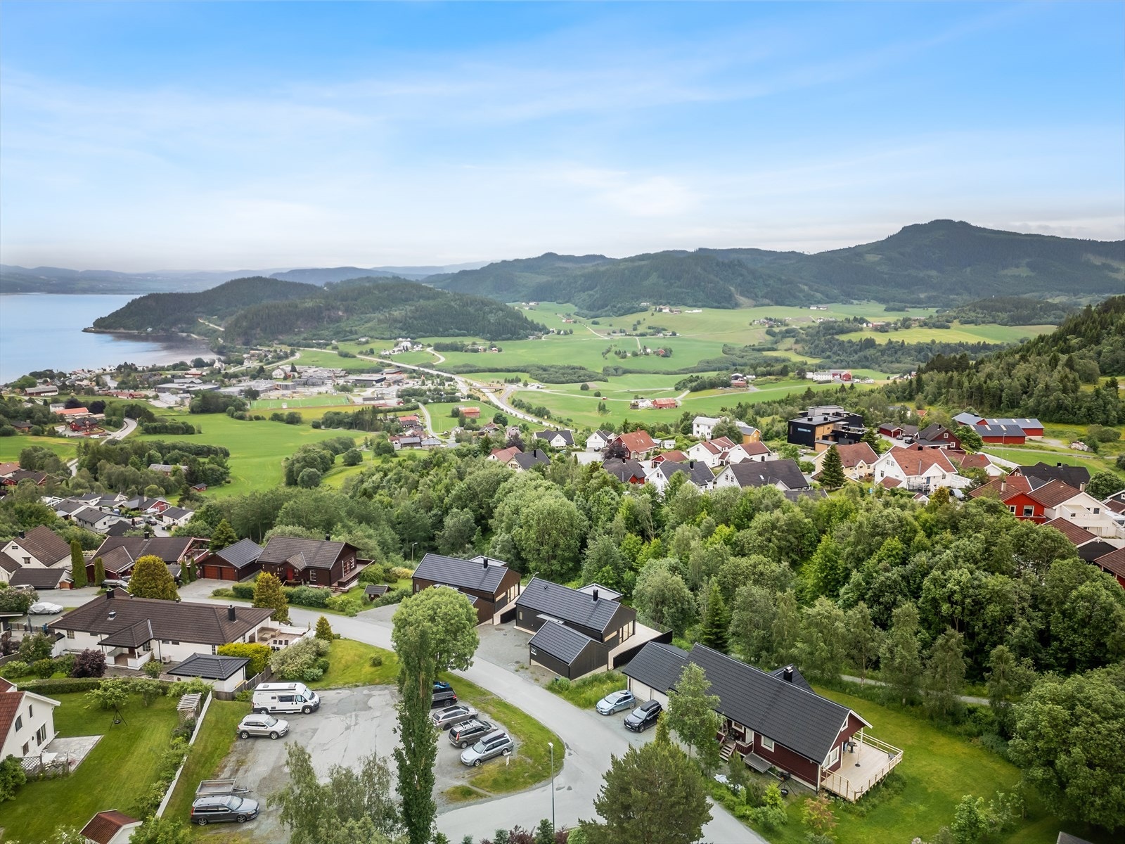 Her får du en helt ny enebolig med meget god og moderne standard samt attraktiv beliggenhet! Galleribilde